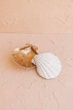 Load image into Gallery viewer, Set of Gold Brushed Shells
